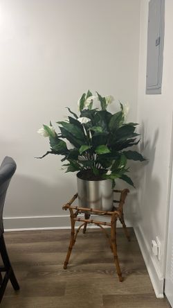 silk peace lily artificial plant with plant hold