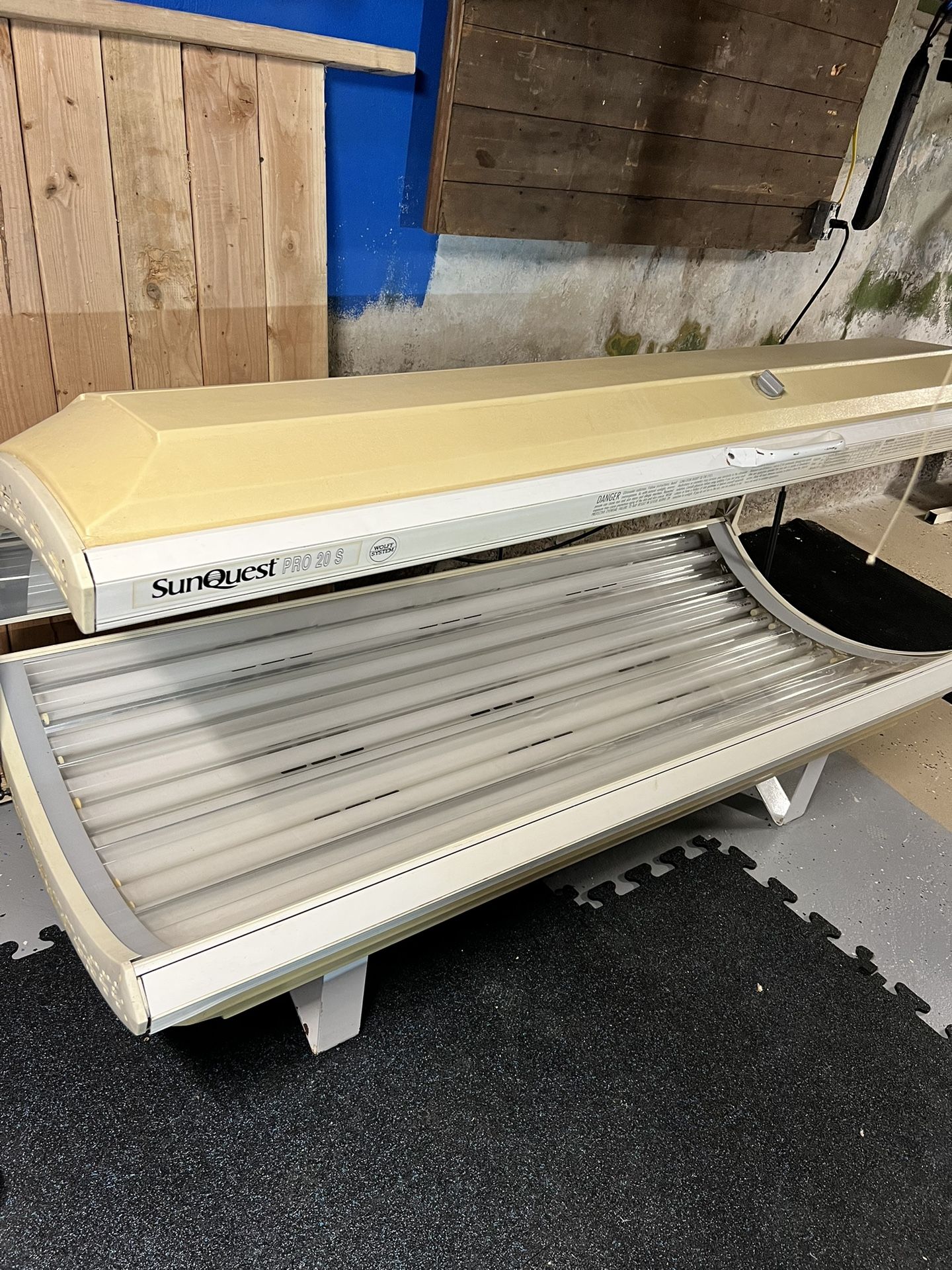 SunQuest Pro Tanning Bed for Sale in Ansonia, CT OfferUp