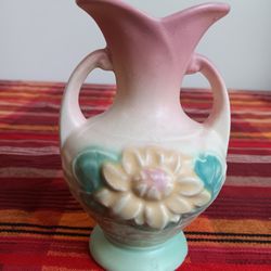 Hull Art pottery 1940s-era magnolia L-2 vase