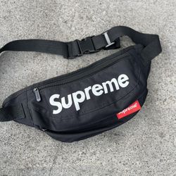 *NEW Supreme Shoulder Bag 