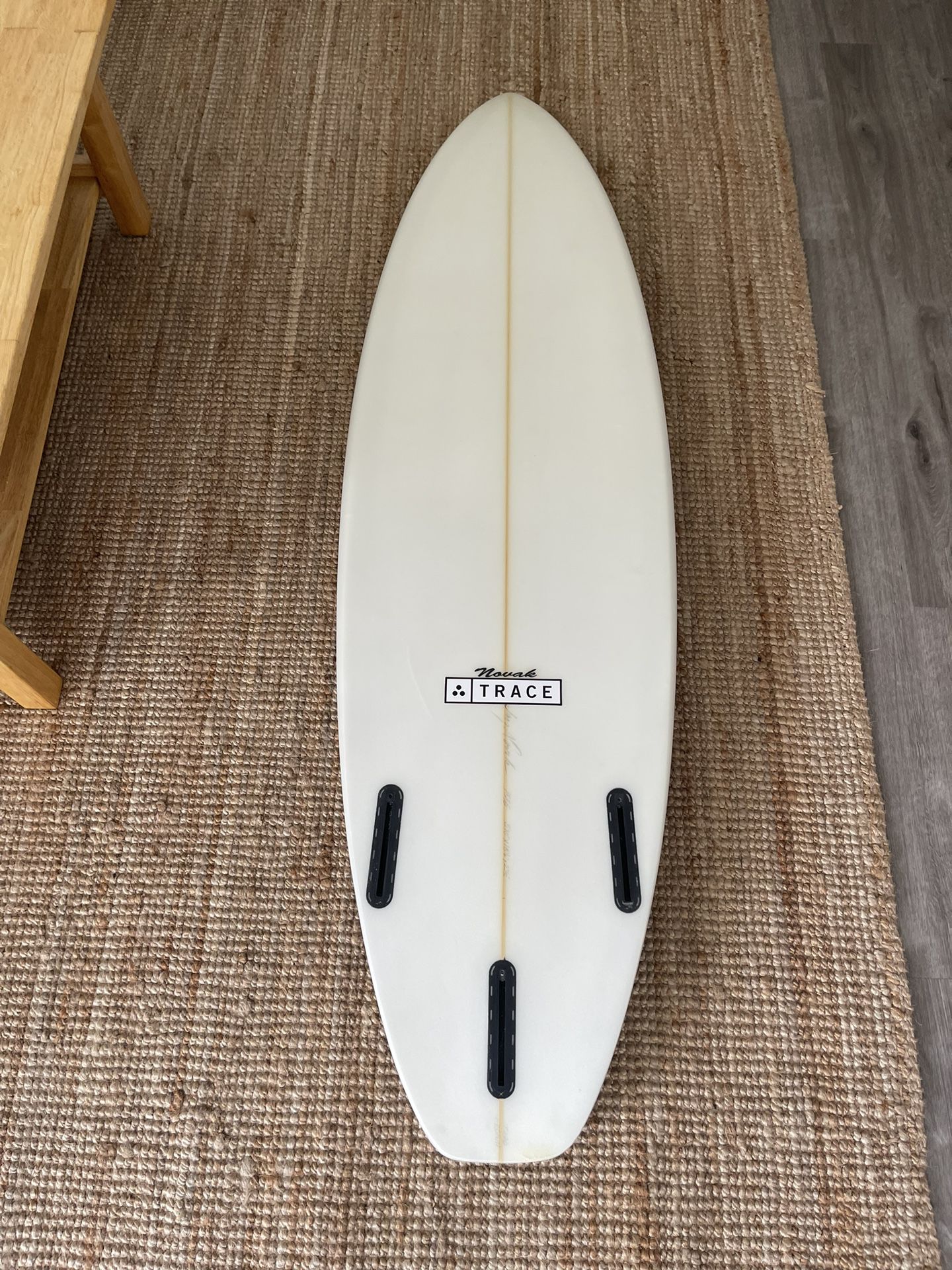 5’10” X 18 1/2” X 2 7/32”   25L shortboard surfboard