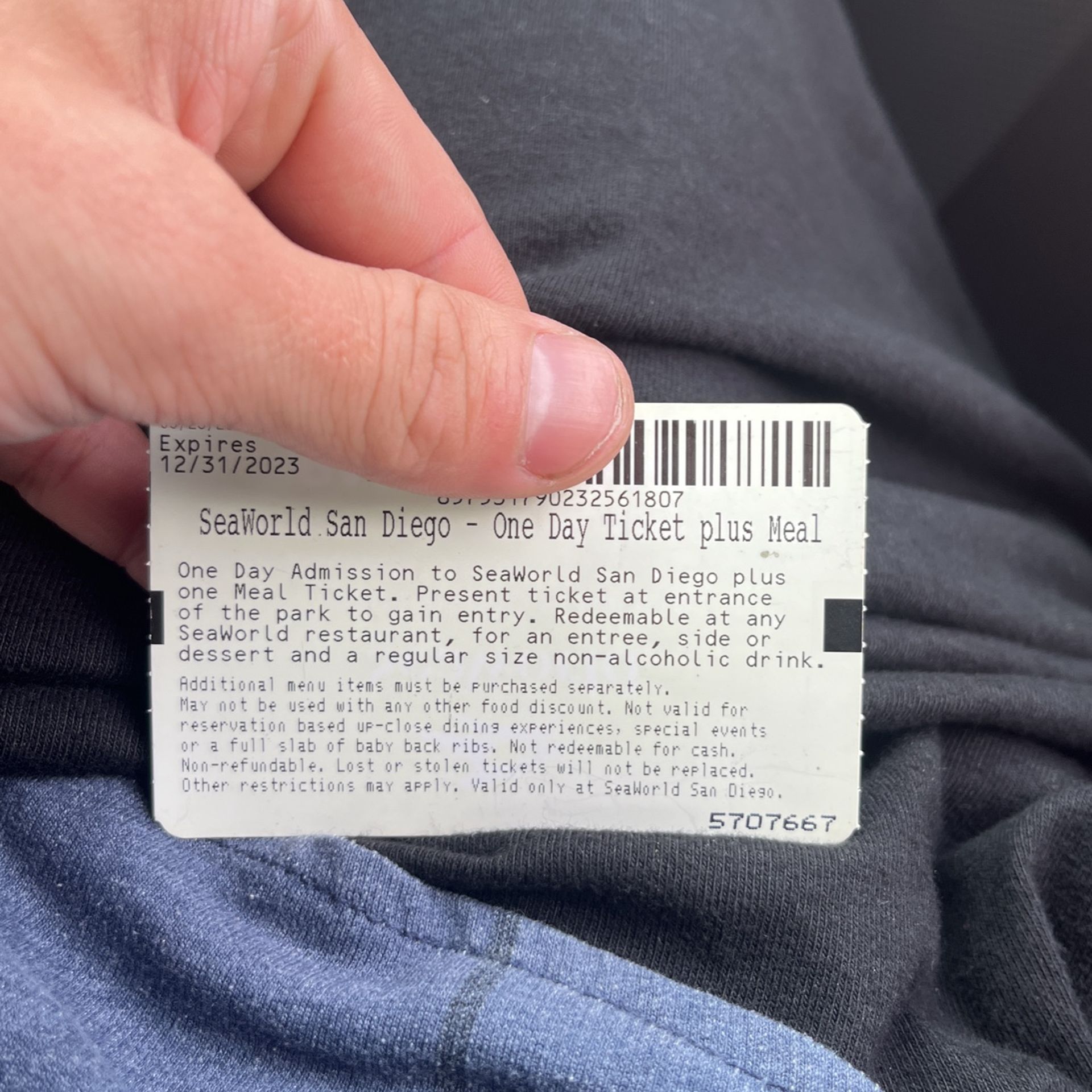 Seaworld ticket plus meal 13 Available