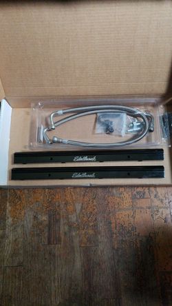 Challenger parts Edelbrock fuel rail kit