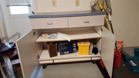 Tool cabinet