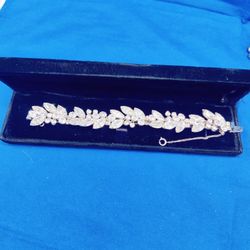 GORGEOUS CLASSIC WEISS DEEP FOREST WHITE RHINESTONE BRACELET 7 In Silver METAL