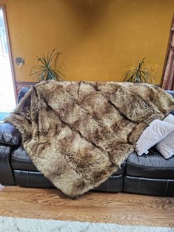 Authentic Scandinavian Crystal Fox Fur Throw/Comforter 60" × 72"