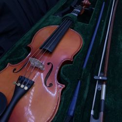 1/2 Sized Violin + Bow + Case + Shoulder Rest