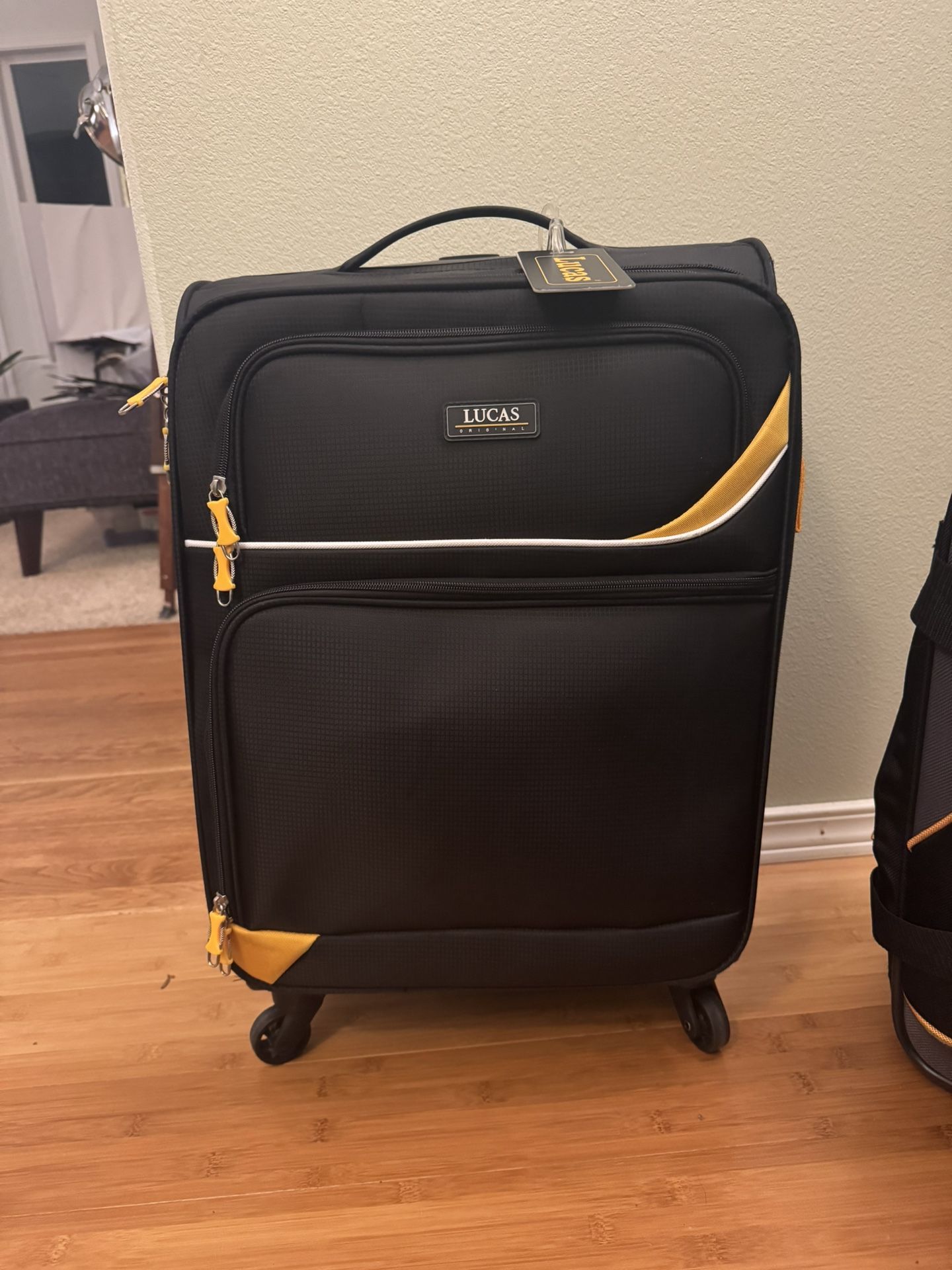 Lusas Lightweight Soft Expandable Luggage 21” 