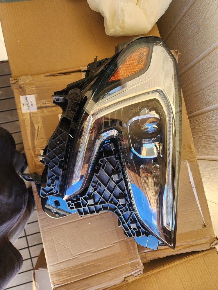 Headlight For 18-21 GMC Terrain Xenon HID Type Passenger Right Side