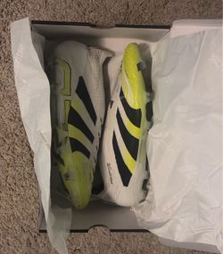 Adidas Predator laceless size 10