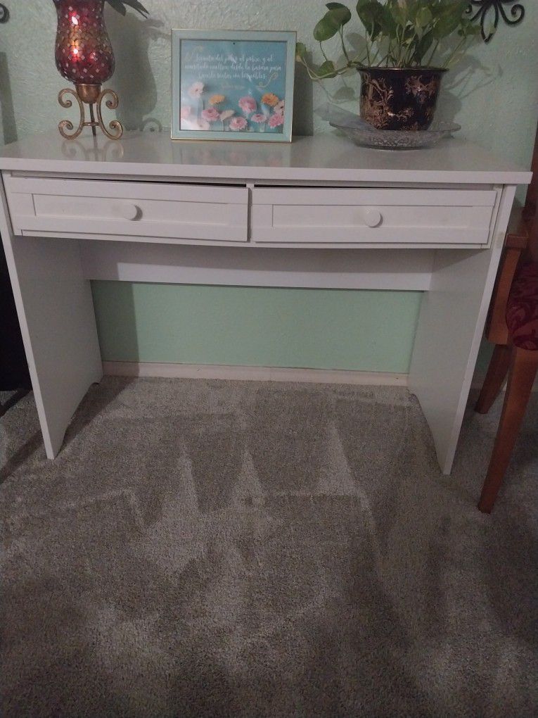 ikea Desk Color White In Excellent Condition interested persons only please  