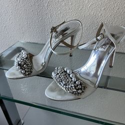 BADGLEY MISCHKA White Sandal 3.5” Heels, Size 6