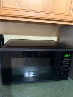 Kenmore Black Countertop Microwave