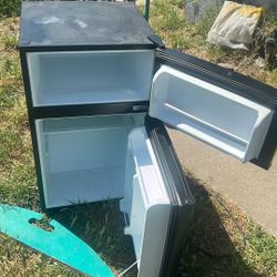 Galanz Mini Fridge 
