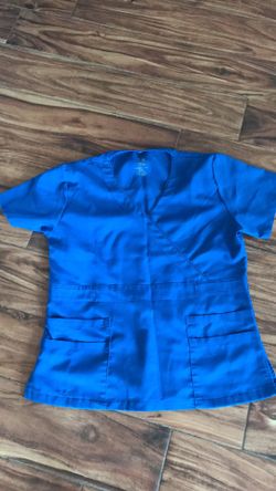 Size medium scrub top