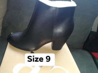 New women’s boots size 9