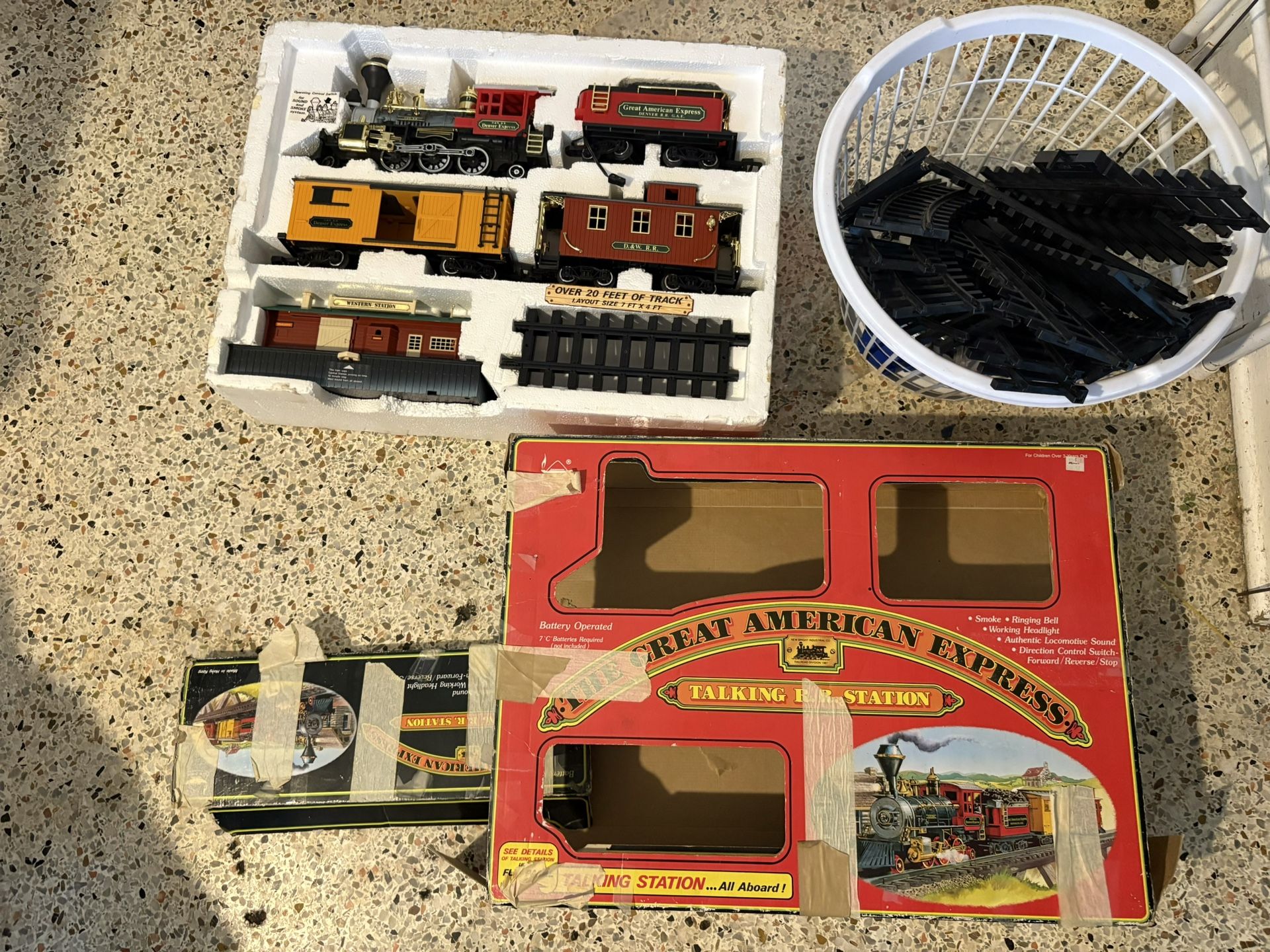 VTG Working The Great American Express Railroad Train Set Completed RARE