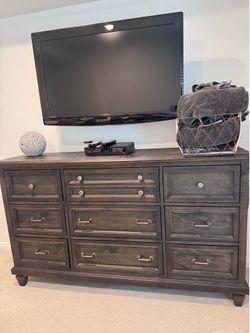 Dresser for sale $200