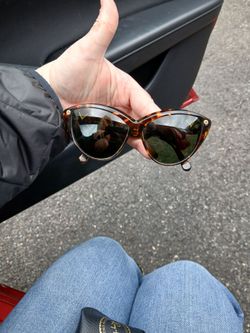 Louis V - Cat-Eye Tortoise Sunglasses with Gold Detail