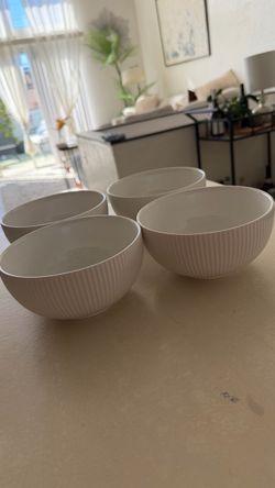 Set of 4 White Ribbed Ceramic Bowls