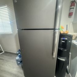 GE Refrigerator 