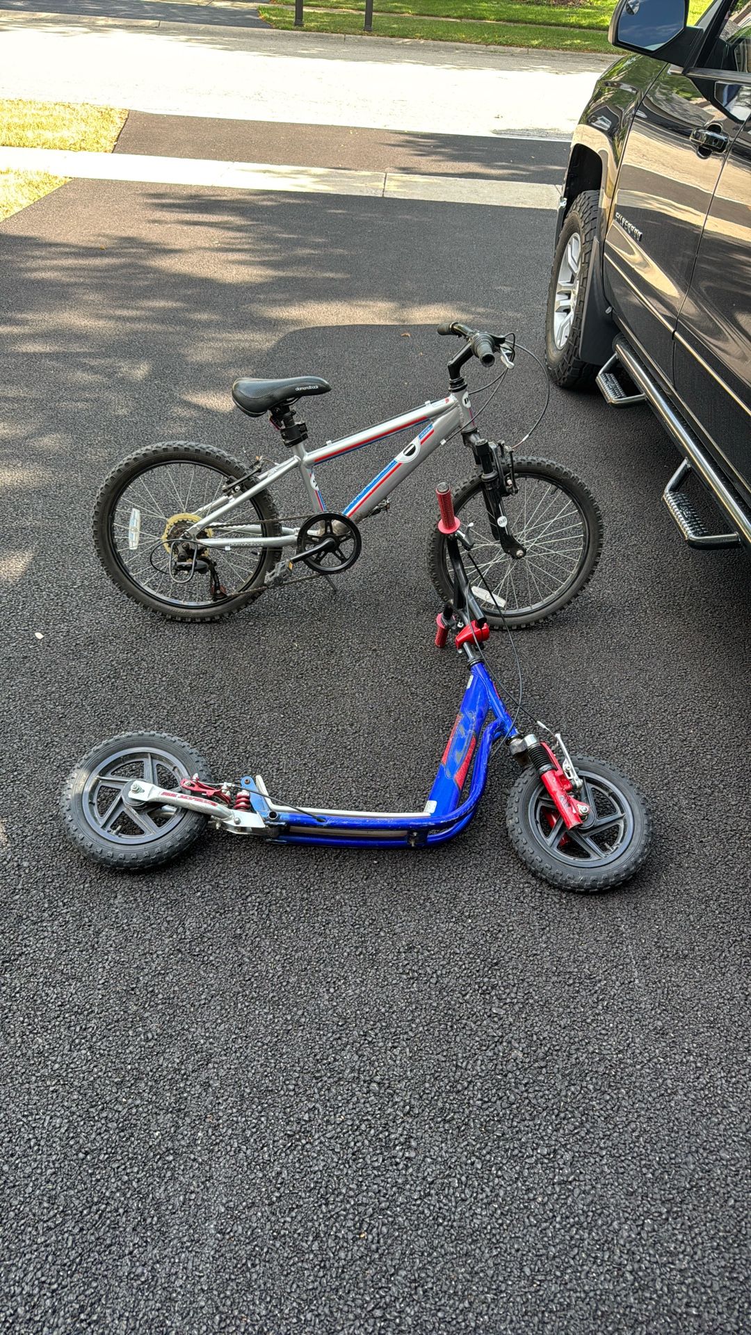 Boys Diamondback Bike And A Scooter