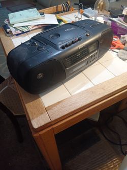 90's  Sony CFD-10 Boombox Portable Stereo AM FM Radio CD Radio Cassette With Cord READ