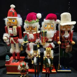 6 Nutcrackers, 1 Is A Music Box