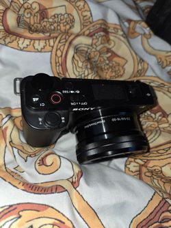 Sony zv-e10i w/4 batteries 2/ chargers/16-50 kit lens