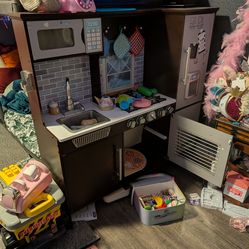 Kids kitchen and extras