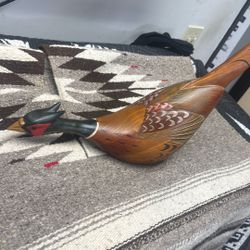 WOOD HAND CARVED VERY LARGE VINTAGE PHEASANT, CHRIS HINDLEY DECOY DESIGN