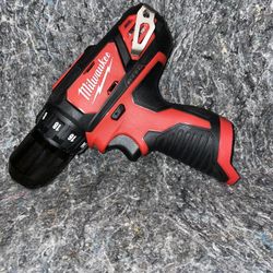 Milwaukee M12 12V Lithium-Ion Cordless 3/8 in. Drill/Driver (Tool-Only)