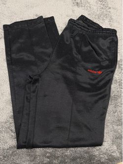 Adidas Vintage Black and Red Men’s Medium Therma Fit Pants!