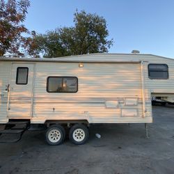 1994 Prowler 255P *Need Works Water Damage*
