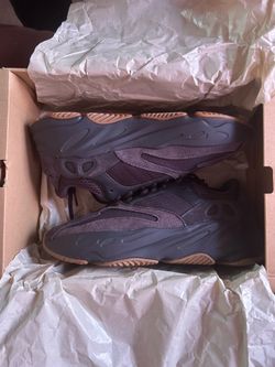 Yeezy 700 utility black size 9