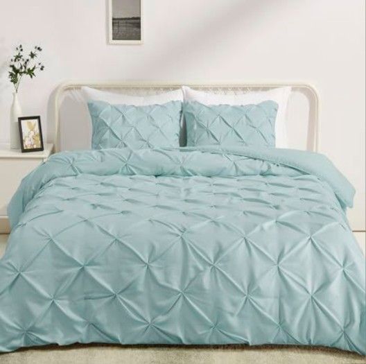 Amazon Basics Ultra-Soft Comforter Set Micromink Sherpa 3 Pieces Bedding Set, King, Spa Blue, Pinch Pleat With Piped Edges