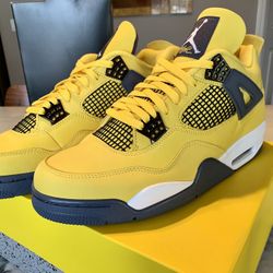 New Jordan 4 Retro Lightning Sz 12