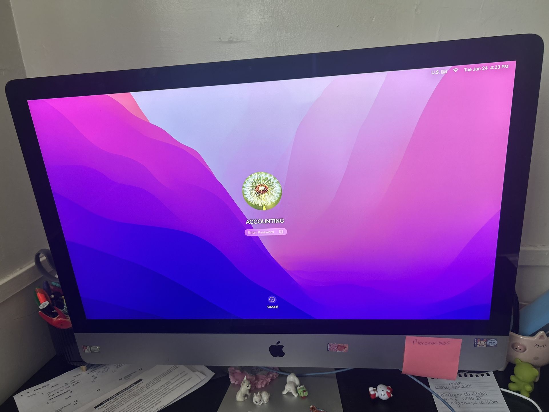Apple Desk Computer With Apple Mouse And Keyboard
