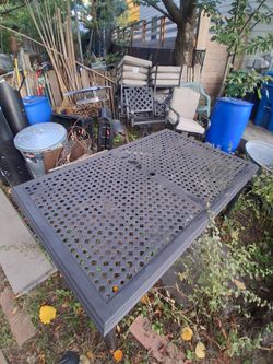 6 Steel Out door chairs and Table 2 swivel 4fixed 5 sets of pades. Yable is 3x5 vary strong. Pick up fremont sea.