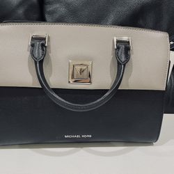 Michael Kors Sylvia Med. Top zip Leather