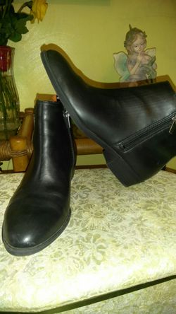 NEW BLK LEATHER CHAPS, LADIES SIZE 9