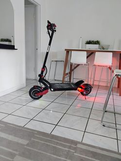 Varla scooter New New like $550   sale