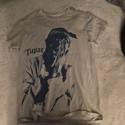 Size Men's Small Tupac Graphic Tee. MUST PICK UP