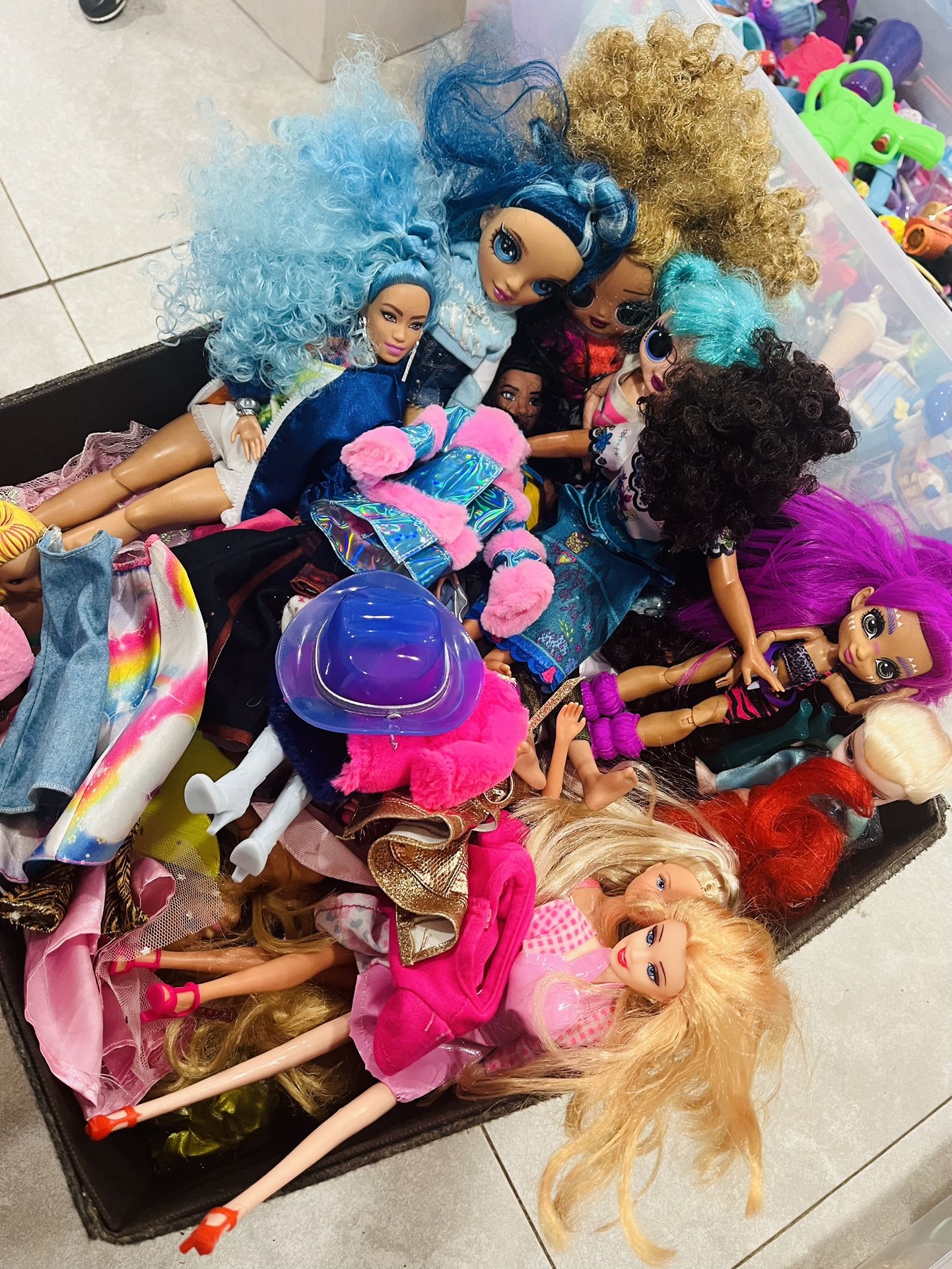 Lol Dolls, Barbies & accessories 