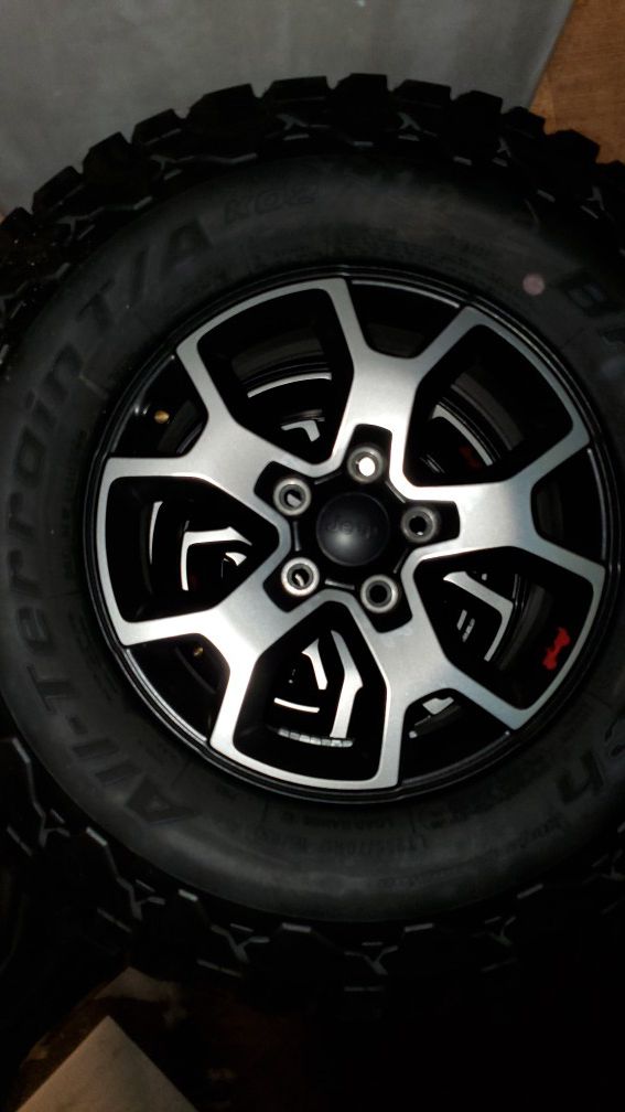 Set of 5 wheels and tires stock Jeep Wrangler Rubicon