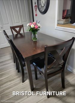 ❇️ Dining Set 5 Pcs, Brown Color, Solid Wood, Upholstered Cushion, New in the Box.