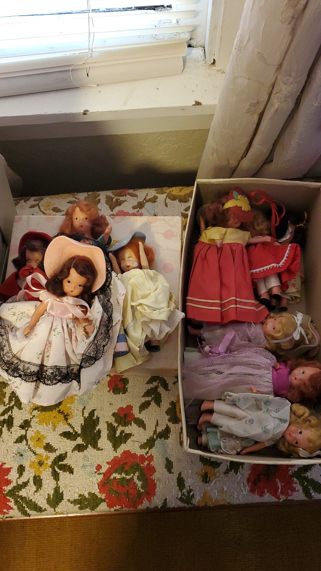 Dolls vintage Collectionables lot