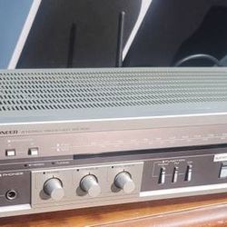 Vintage Receiver W Bluetooth And Speakers