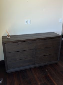 Chloe Dresser