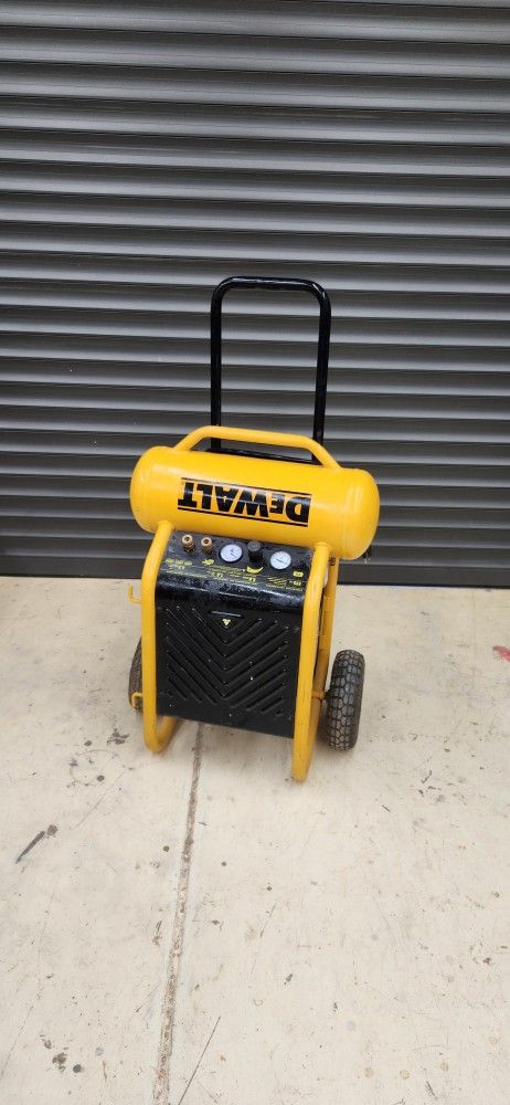 DEWALT
4.5 Gal. Portable Electric Air Compressor